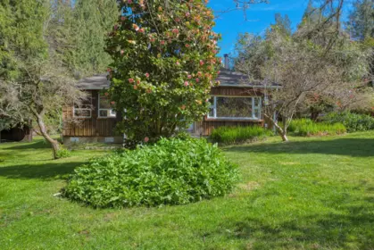 8200 Redrooffs Road, Halfmoon Bay, BC, Halfmoon Bay — Single Family Residence for sale