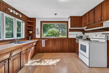 Office / Den Photo of 8200 Redrooffs Road, Halfmoon Bay, BC