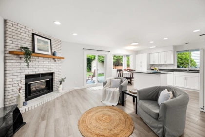 Kitchen Island Photo of 14129 16a Avenue, Surrey, BC