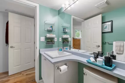 Guest Bathroom Photo of 22 20543 96 Avenue, Langley, BC
