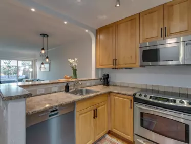 160 W 12th Street, North Vancouver, BC, North Vancouver — Townhouse for sale