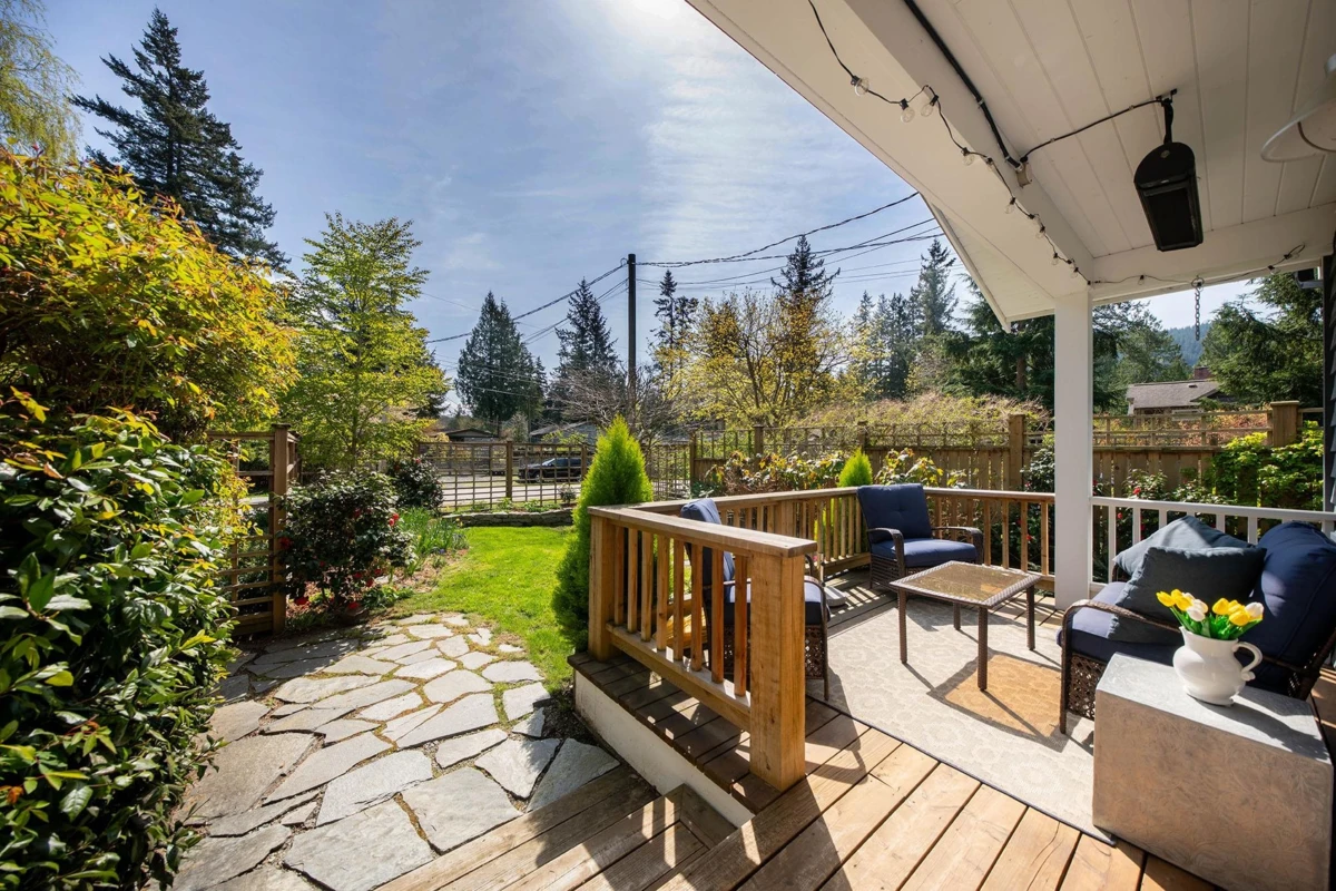 Dining Area Photo of 1141 Lenora Road, Bowen Island, BC