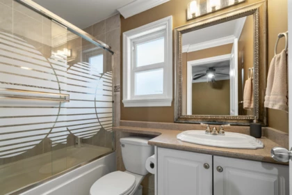 Guest Bathroom Photo of 14855 71 Avenue, Surrey, BC