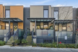 33 720 E 3rd Street, North Vancouver, BC