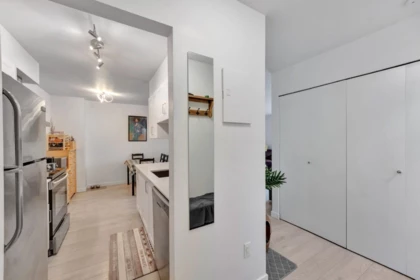 304 9847 Manchester Drive, Burnaby, BC, Burnaby — Apartment/Condo for sale