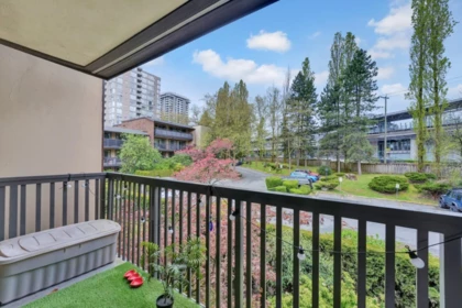Hallway Photo of 304 9847 Manchester Drive, Burnaby, BC
