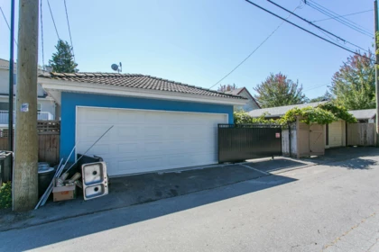 Backyard Photo of 915 E 23rd Avenue, Vancouver, BC