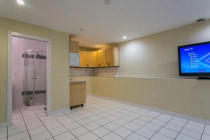 Hallway Photo of 915 E 23rd Avenue, Vancouver, BC