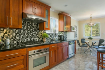 Kitchen Photo of 915 E 23rd Avenue, Vancouver, BC