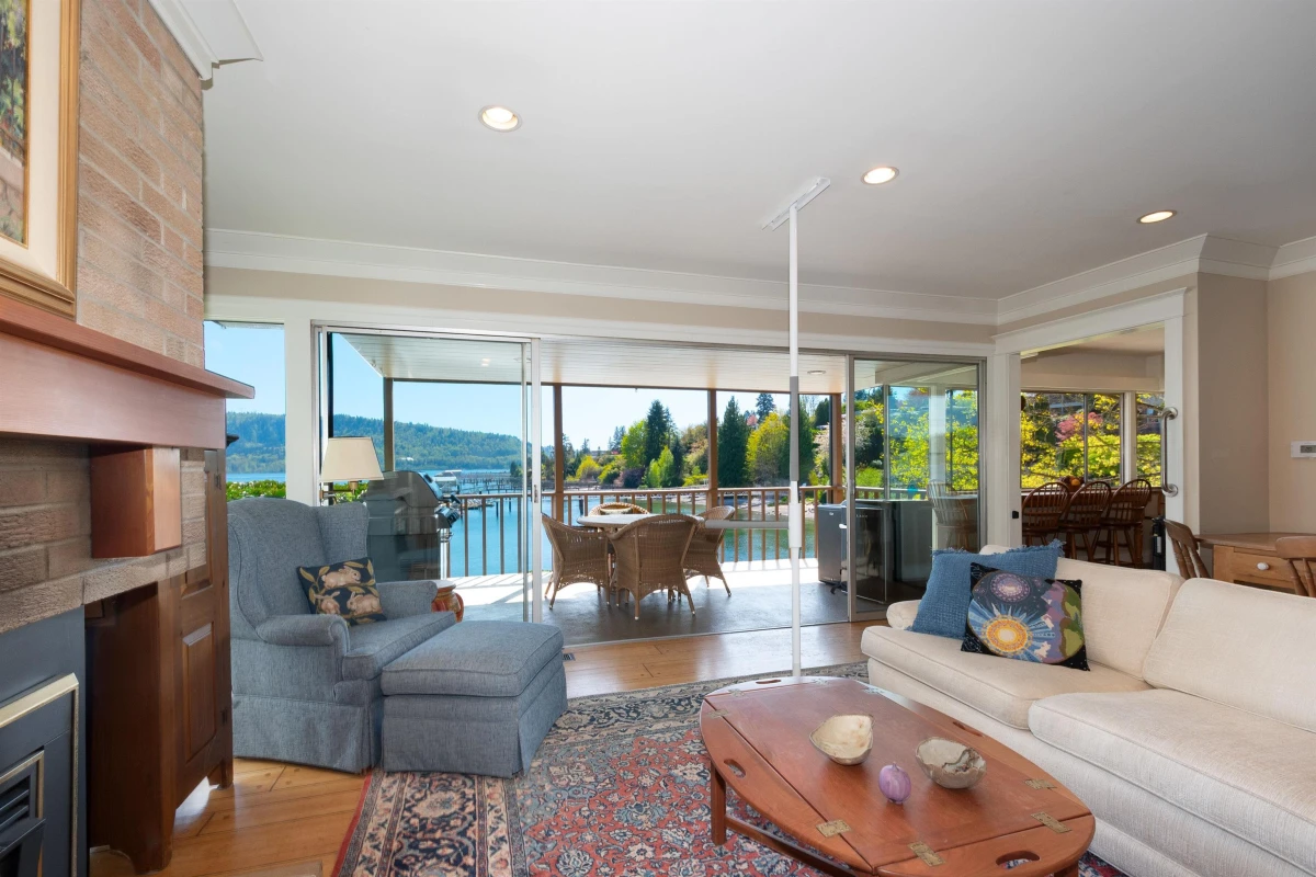 Dining Area Photo of 4455 Harris Place, North Vancouver, BC