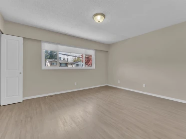 Breakfast Nook Photo of 2900 2902 Babich Street, Abbotsford, BC