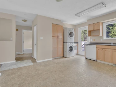 Kitchen Island Photo of 2900 2902 Babich Street, Abbotsford, BC