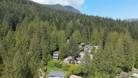 Hot Tub / Spa Photo of 1371 Borthwick Road, North Vancouver, BC