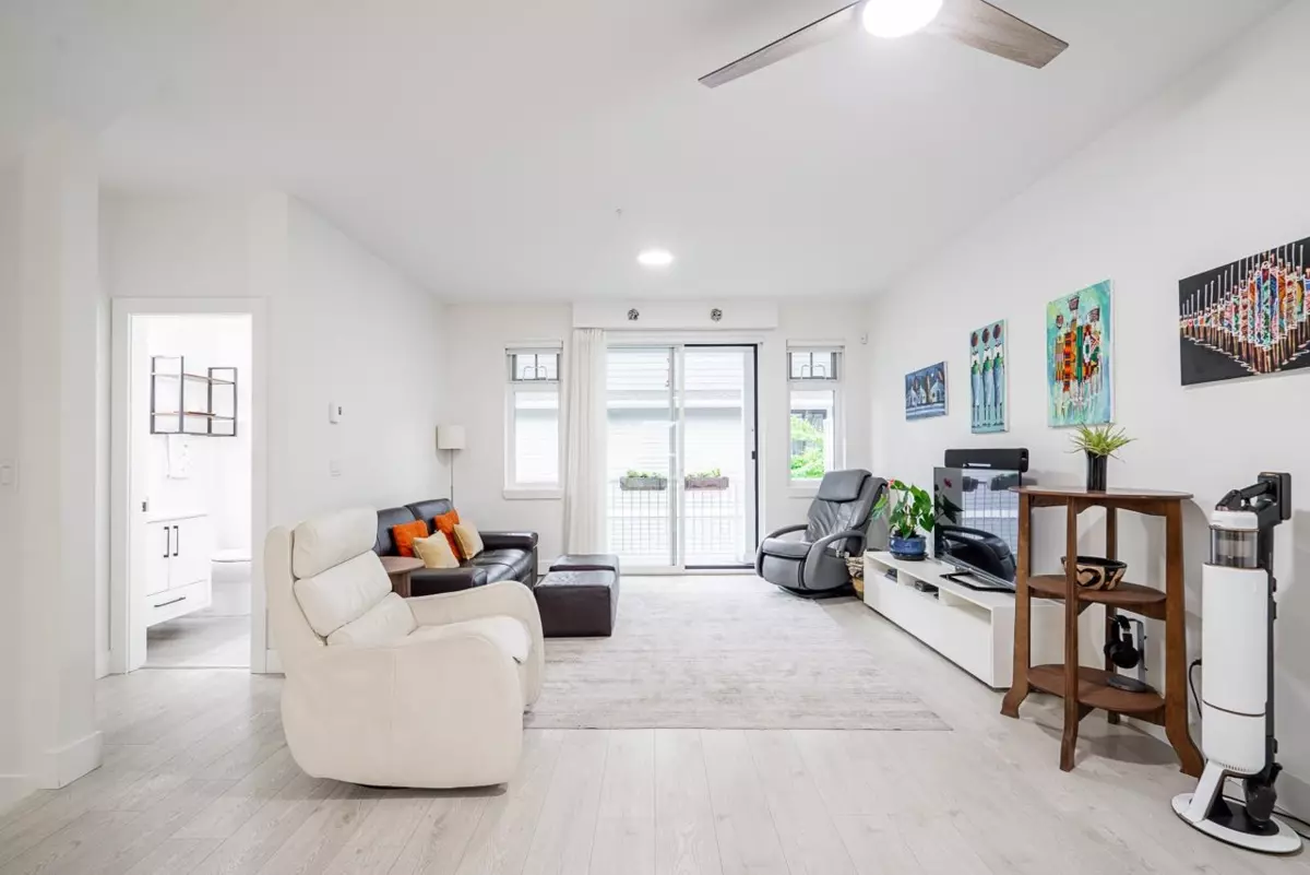 Living Room Photo of 4 789 Ota Avenue, New Westminster, BC