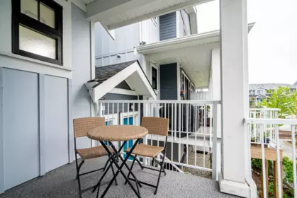 Entry Foyer Photo of 4 789 Ota Avenue, New Westminster, BC