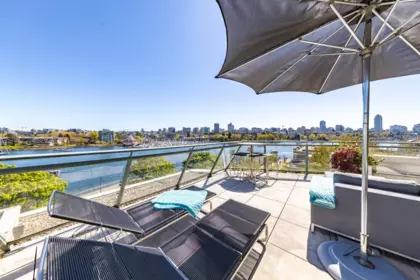 Garden / Landscaping Photo of 606 1288 Marinaside Crescent, Vancouver, BC