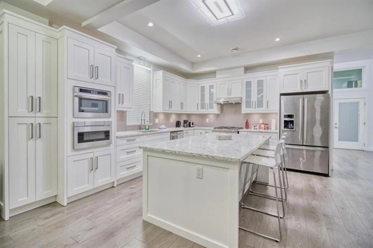 Family Room Photo of 1892 King George Boulevard, Surrey, BC