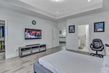 1892 King George Boulevard, Surrey, BC, Surrey — Single Family Residence for sale