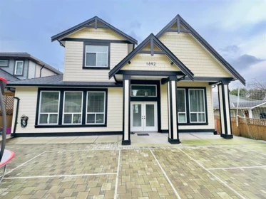 1892 King George Boulevard, Surrey, BC, Surrey — Single Family Residence for sale