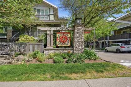 Backyard Photo of 2 15233 34 Avenue, Surrey, BC