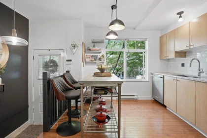 Kitchen Island Photo of 2 15233 34 Avenue, Surrey, BC