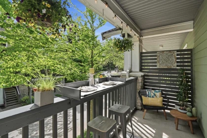 Office / Den Photo of 2 15233 34 Avenue, Surrey, BC