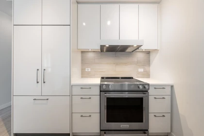 Kitchen Island Photo of 204 711 W 14th Street, North Vancouver, BC