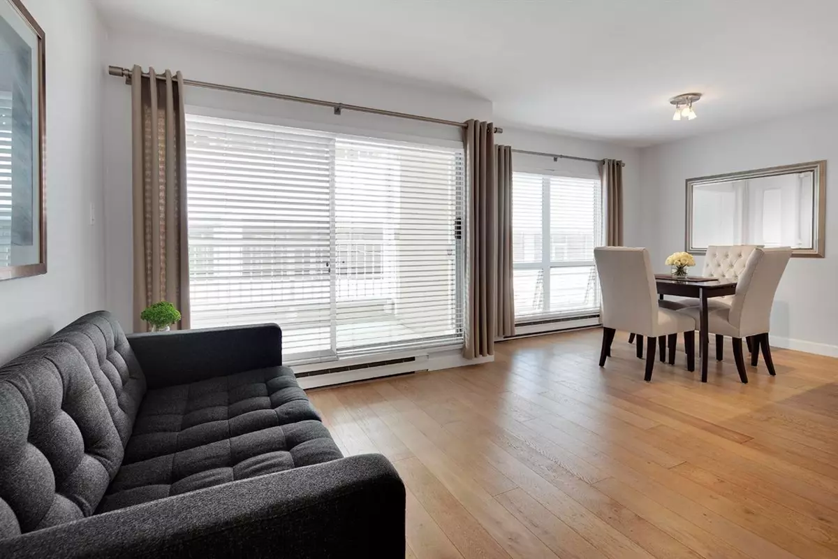 Dining Area Photo of 203 985 W 10th Avenue, Vancouver, BC