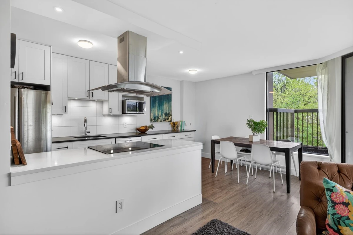 Living Room Photo of 804 2041 Bellwood Avenue, Burnaby, BC
