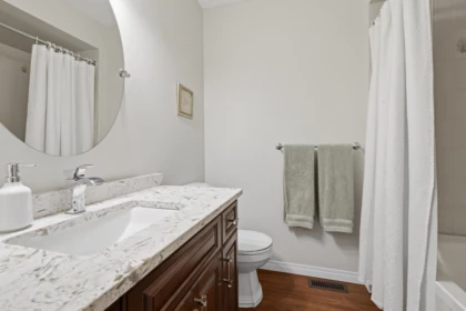 Entry Foyer Photo of 8469 153a Street, Surrey, BC