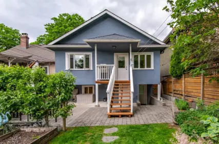 Front Yard Photo of 412 W 21st Avenue, Vancouver, BC