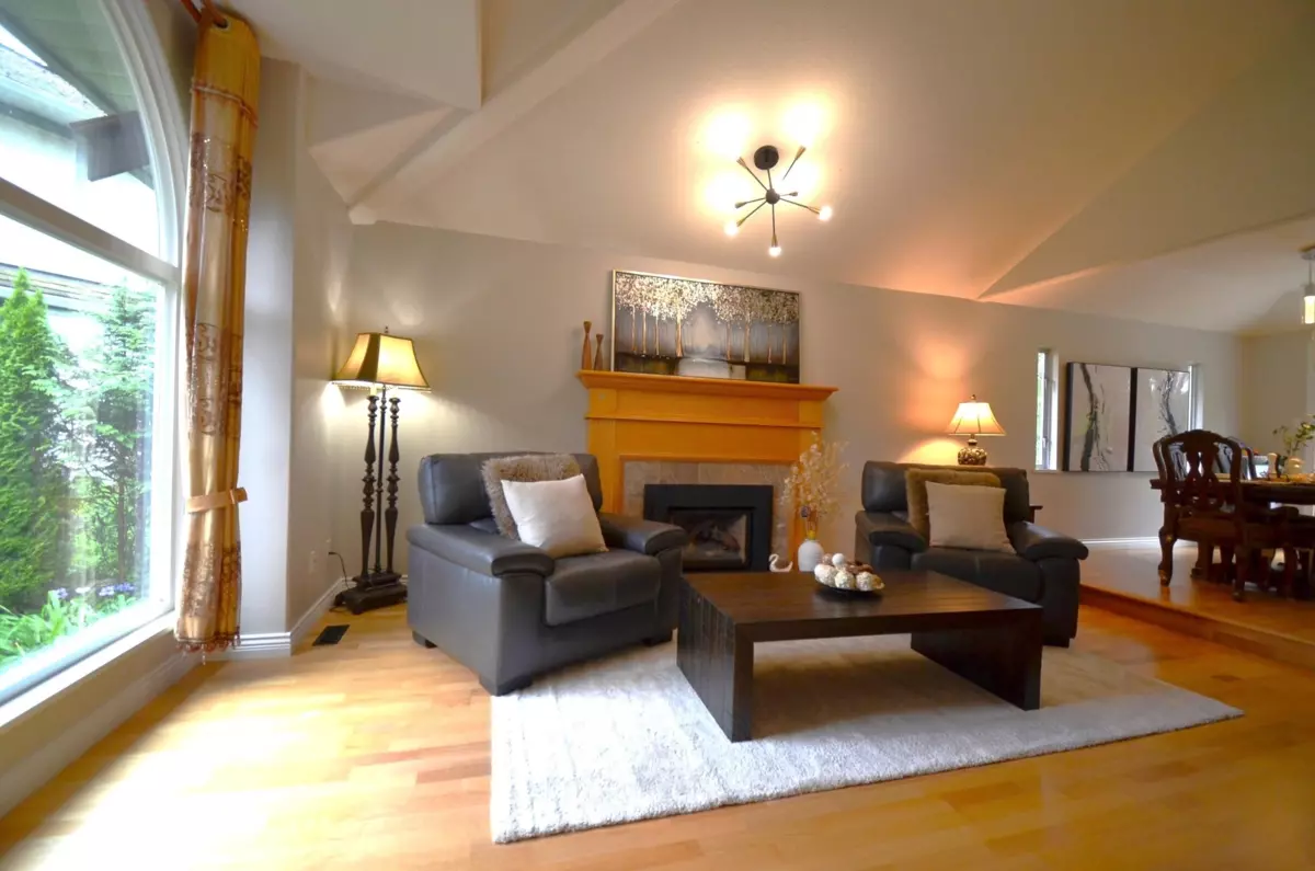 Living Room Photo of 20530 96b Avenue, Langley, BC