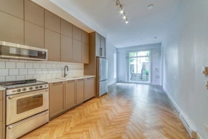 Kitchen Photo of 109 13929 105 Boulevard, Surrey, BC