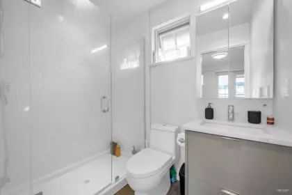 Powder Room Photo of 7901 Oak Street, Vancouver, BC