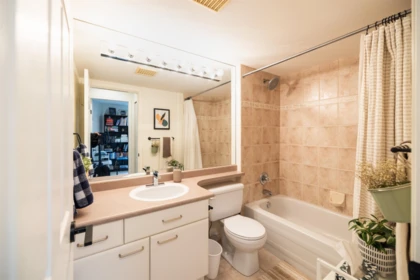 Basement Recreation Room Photo of 207 15325 17 Avenue, Surrey, BC