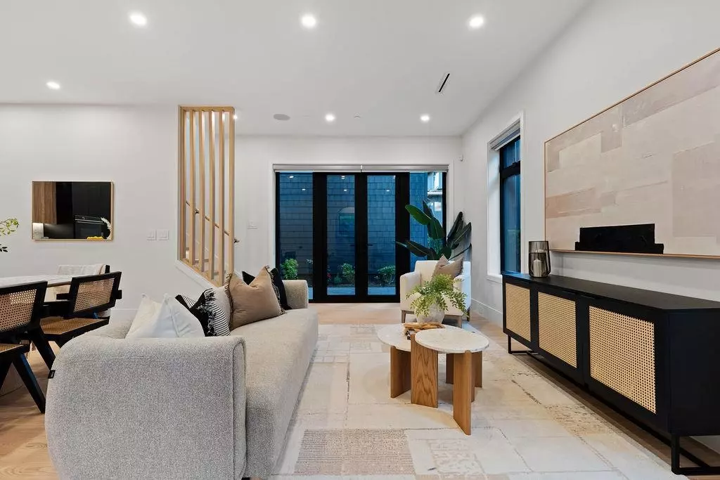 Living Room Photo of 5032 Granville Street, Vancouver, BC