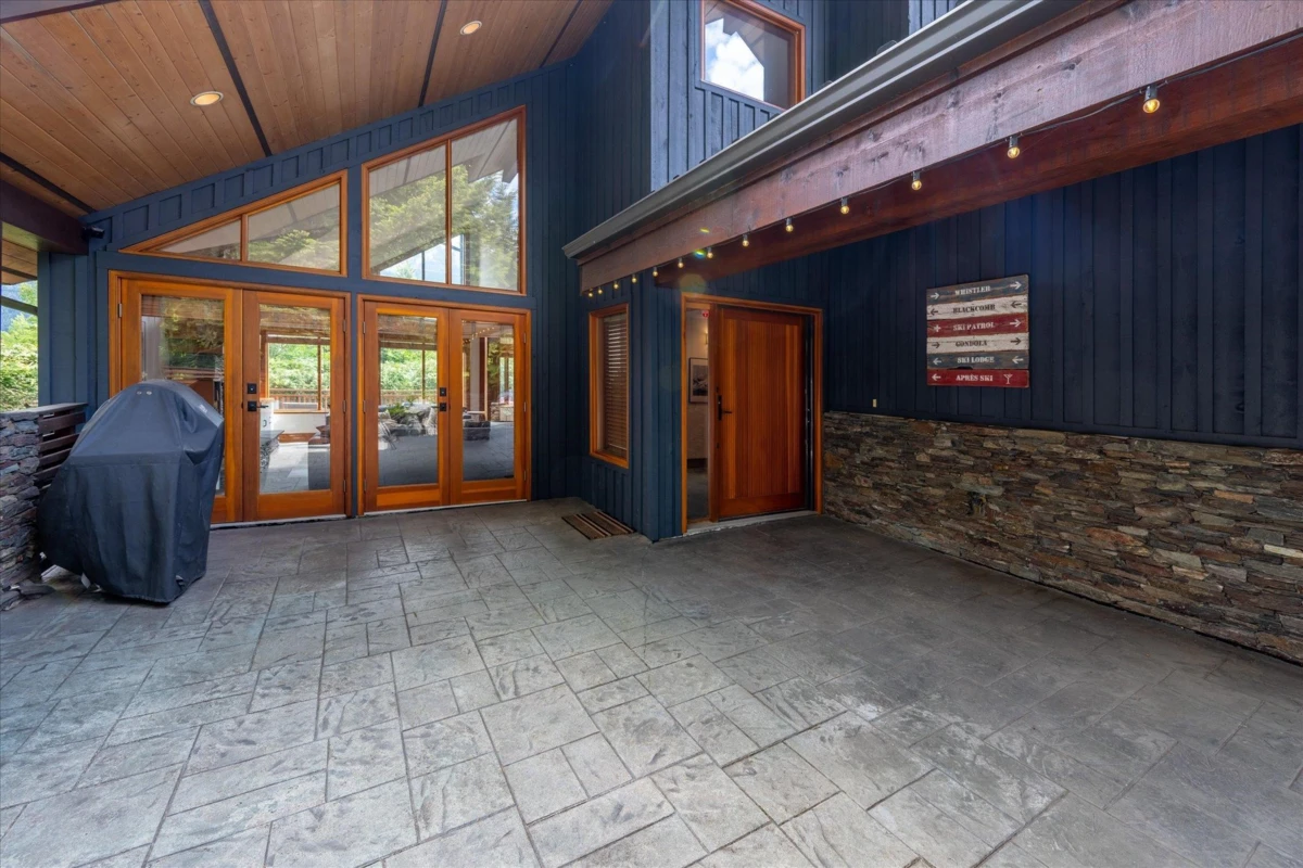 Living Room Photo of 6260 Bishop Way, Whistler, BC