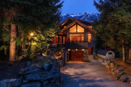 6260 Bishop Way, Whistler, BC, Squamish — 5 bed single family residence for sale
