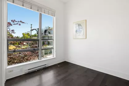 Entry Foyer Photo of 304 2108 W 12th Avenue, Vancouver, BC
