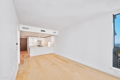 807 135 E 13th Street, Vancouver, BC, Vancouver — Apartment/Condo for sale