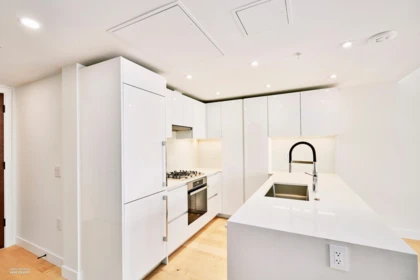 Primary Bedroom Photo of 807 135 E 13th Street, Vancouver, BC
