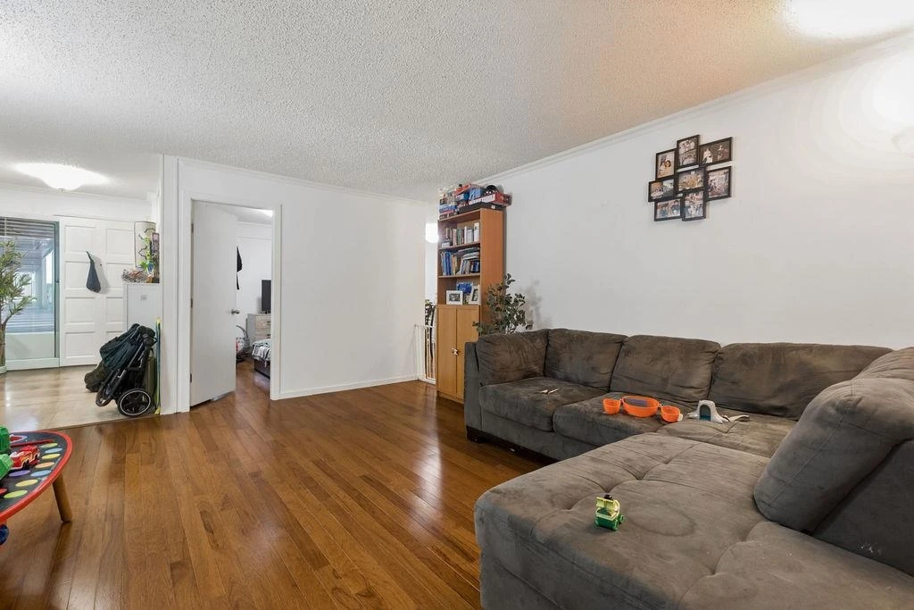 Living Room Photo of 211 444 W 49th Avenue, Vancouver, BC