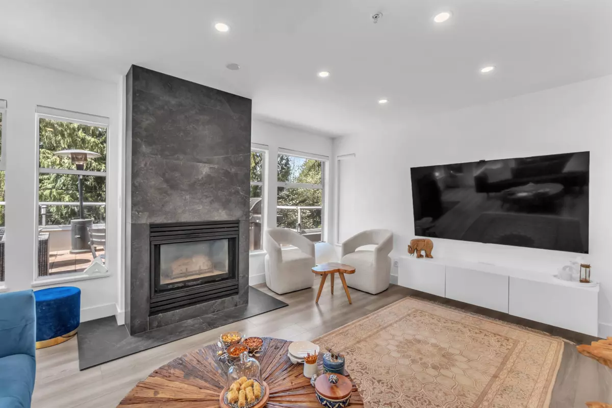 Living Room Photo of 8 2425 Edgemont Boulevard, North Vancouver, BC