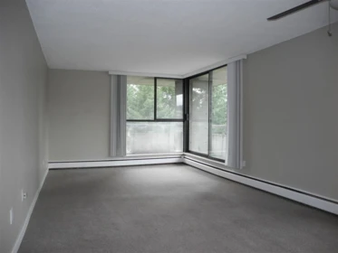 702 3771 Bartlett Court, Burnaby, BC, Burnaby — Apartment/Condo for sale