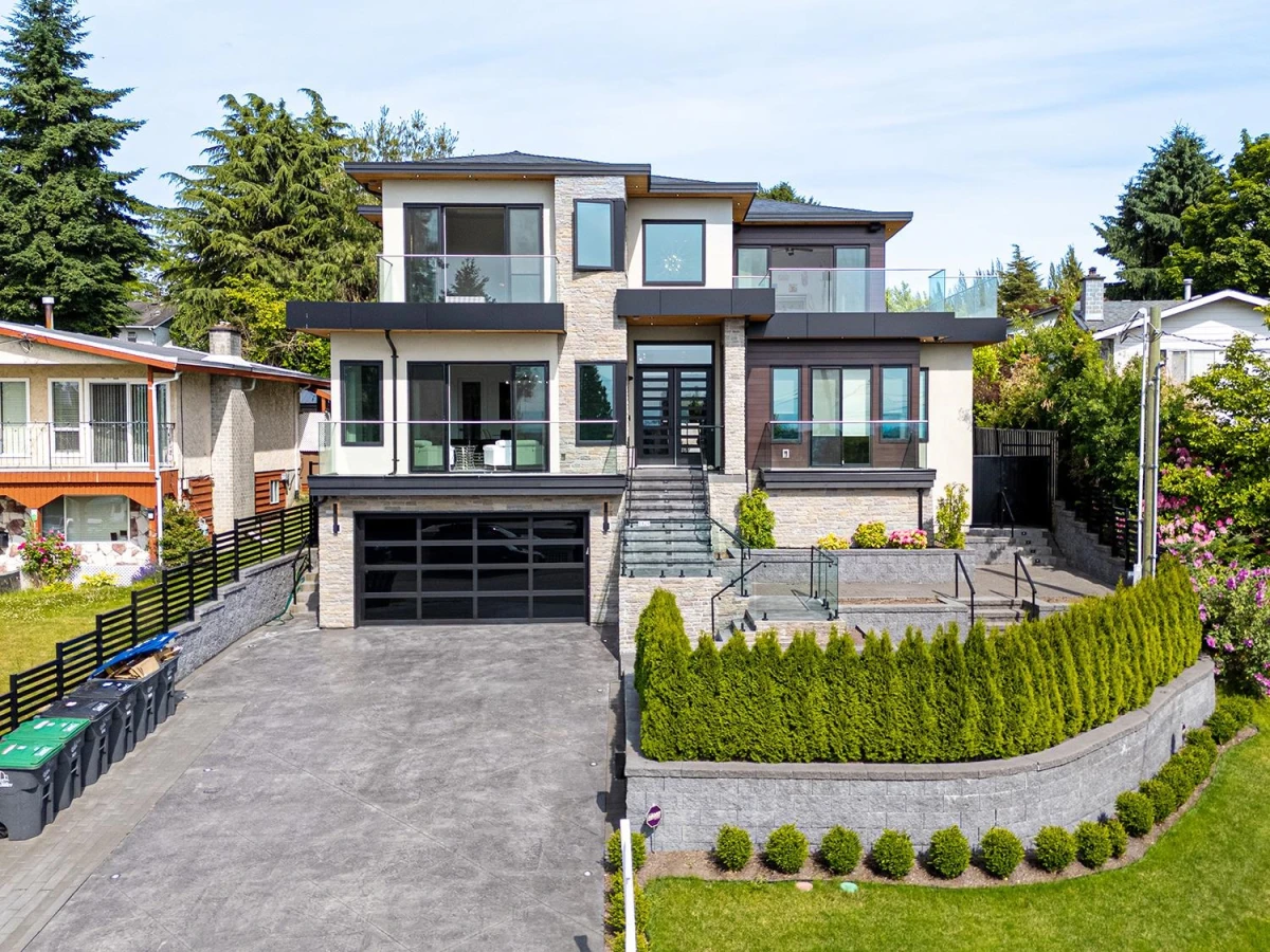 Living Room Photo of 5920 181 Street, Surrey, BC