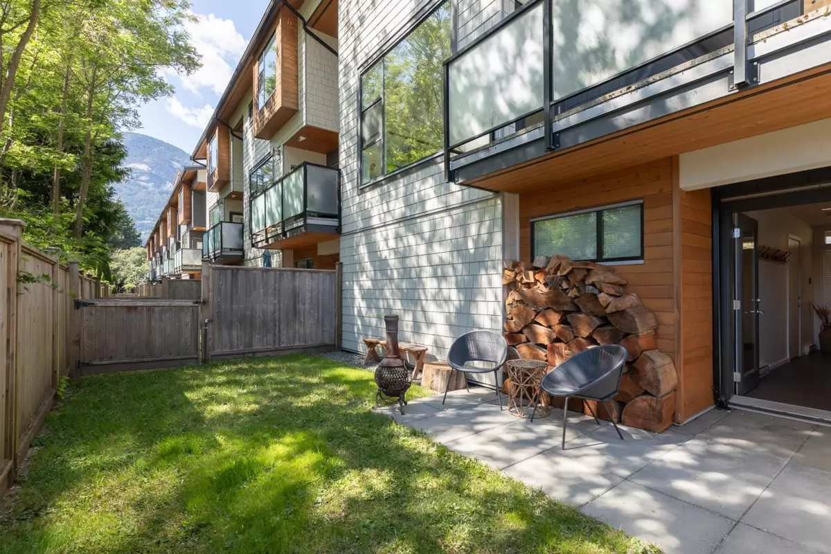Living Room Photo of 3 38447 Buckley Avenue, Squamish, BC