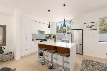Kitchen Island Photo of 3 38447 Buckley Avenue, Squamish, BC