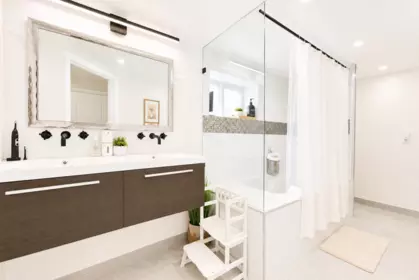 Guest Bathroom Photo of 13450 112a Avenue, Surrey, BC