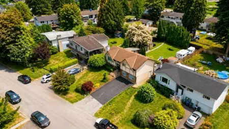 Staircase Photo of 13450 112a Avenue, Surrey, BC