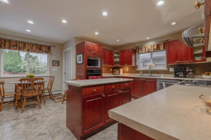 18638 56b Avenue, Surrey, BC, Surrey — Single Family Residence for sale
